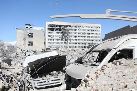 Thiệt hại sau các cuộc không kích của Mỹ và Israel tại Tehran, Iran. (Ảnh: THX/TTXVN)