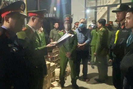 Cơ quan chức năng khởi tố, bắt giam Nguyễn Thế Lữ (bìa phải).