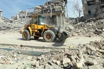 Bức ảnh chụp ngày 4/3/2026, cho thấy khung cảnh đổ nát tại Quảng trường Enghelab ở Thủ đô Tehran của Iran. (Ảnh: Xinhua)