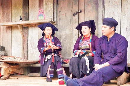 Những điệu hát dân ca Mông đen tỉnh Lạng Sơn luôn được trao truyền qua nhiều thế hệ.