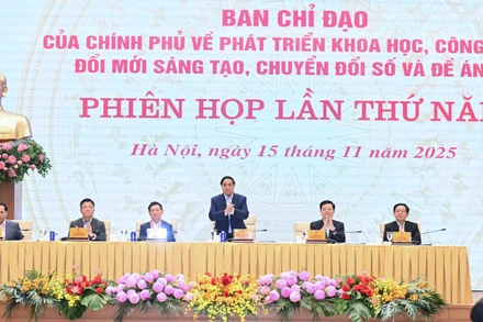 Thủ tướng Phạm Minh Chính, chủ trì phiên họp của Chính phủ về phát triển khoa học, công nghệ, đổi mới sáng tạo, chuyển đổi số và Đề án 06.