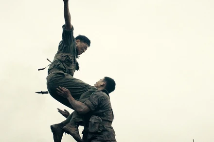 Cảnh trong phim "Mưa đỏ". (Ảnh: Galaxy Studio)