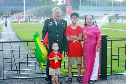 Du khách ghé thăm thủ đô Hà Nội tăng cao trong dịp Quốc khánh 2/9 - ngày lễ lớn của dân tộc.