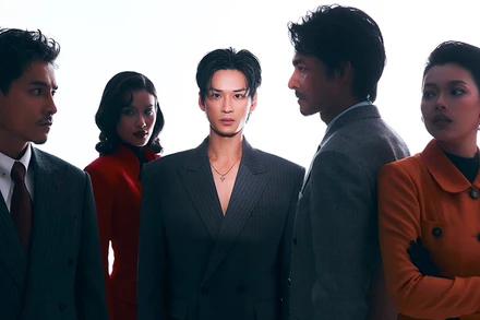 Diễn viên Trần Nghĩa (giữa) cùng các bạn diễn trong phim "Trái tim què quặt". (Ảnh: Galaxy Studio)