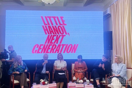 Ban tổ chức giới thiệu về Triển lãm ảnh “Little Hanoi: Thế hệ tiếp nối”.