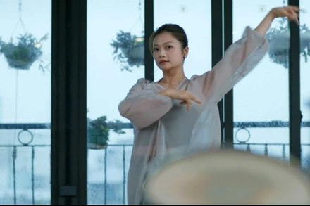 Nghệ sĩ Ưu tú Kiều Anh thể hiện sở trường trong phim. (Ảnh: VFC)