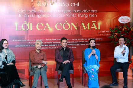 Các nghệ sĩ chia sẻ về chương trình nghệ thuật.