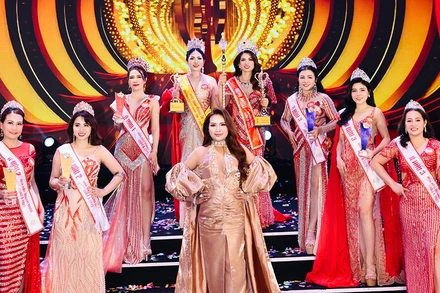 Các thí sinh giành giải cao trong cuộc thi. (Ảnh: BÌNH NGUYỄN)