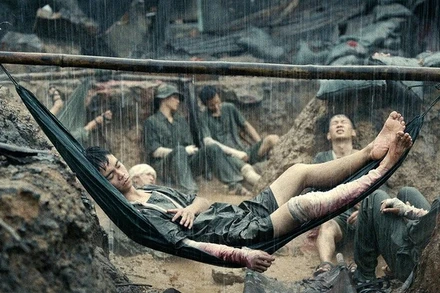 Cảnh trong phim "Mưa đỏ". (Ảnh: Galaxy Studio)