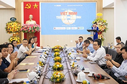 Ghi dấu đổi mới bằng ảnh báo chí