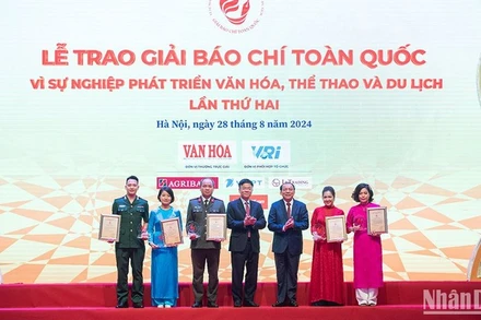 Lễ trao Giải Báo chí toàn quốc “Vì sự nghiệp phát triển Văn hóa, Thể thao và Du lịch” lần thứ 2 năm 2024. (Ảnh: SƠN TÙNG)