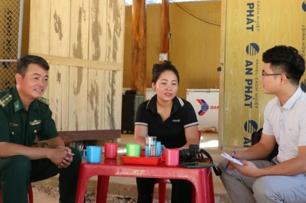 Đảng viên La Thị Pìa chia sẻ với phóng viên Báo Nhân Dân. (Ảnh: HL)