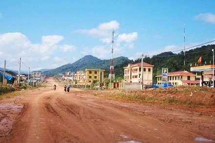 Ở Mường Nhé xa xôi cuối trời Tây Bắc chỉ cách đây chưa đầy 2 thập kỷ, con đường đất bằng phẳng thế này đã là mơ ước.