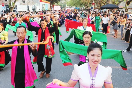 Lấy văn hóa soi đường cho thắng lợi