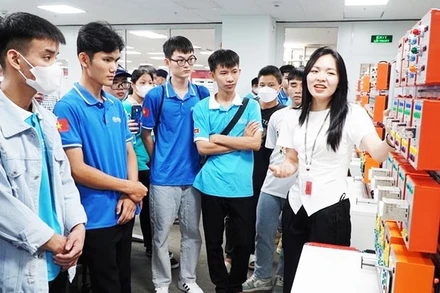 Tư vấn tuyển sinh vào các trường đại học, cao đẳng năm 2025.