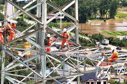 Dự án đường dây 500 kV mạch 3 từ Quảng Trạch đến Phố Nối. Ảnh: TRẦN HẢI