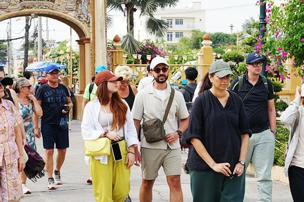 Trong tám tháng đầu năm 2025, khách quốc tế đến Việt Nam đạt 13,9 triệu lượt người. Ảnh: SONG ANH