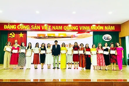 Lễ tốt nghiệp khóa đào tạo nghề kỹ thuật chăm sóc da cơ bản