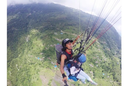Kancha trong một chuyến bay dù lượn. 