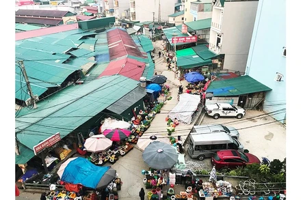 Công tác quy hoạch, kiến trúc cần giải quyết được tình trạng chen chúc, lộn xộn ở không ít địa bàn cơ sở. Ảnh: QUANG HƯNG