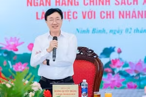 Tổng Giám đốc Ngân hàng Chính sách xã hội Dương Quyết Thắng chủ trì buổi làm việc với chi nhánh Ngân hàng Chính sách xã hội tỉnh Ninh Bình.