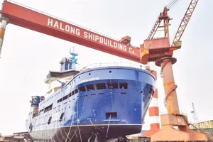 Tàu dịch vụ điện gió CSOV hiện đại phục vụ thi công, vận hành và bảo dưỡng các trang trại điện gió ngoài khơi, được đóng mới tại Công ty Đóng tàu Hạ Long.