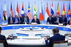 Phiên họp toàn thể Hội nghị Cấp cao kỷ niệm 35 năm quan hệ ASEAN-Nga.
