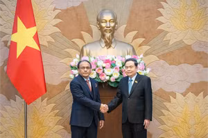 Chủ tịch Quốc hội Trần Thanh Mẫn và Tổng Chưởng lý Malaysia Tan Sri Mohd Dusuki Mokhtar. (Ảnh: PHẠM THẮNG)