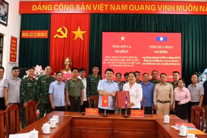 Lãnh đạo tỉnh Sơn La và tỉnh Houaphanh ký biên bản khảo sát song phương thực địa đường biên giới, mốc quốc giới và công trình biên giới.