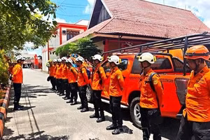 Lực lượng cứu hộ Indonesia được triển khai tìm kiếm trực thăng mất tích tại tỉnh Tây Kalimantan, ngày 16/4/2026. (Ảnh: THX/TTXVN)