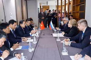 Chủ tịch Quốc hội Trần Thanh Mẫn hội kiến Chủ tịch Hội đồng Liên bang Nga Valentina Matviyenko. (Ảnh:TTXVN)