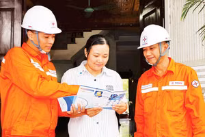 Tăng cường tuyên truyền về sử dụng điện tiết kiệm, hiệu quả cho người dân.