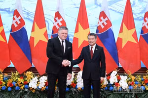 Thủ tướng Lê Minh Hưng và Thủ tướng nước Cộng hòa Slovakia Robert Fico.
