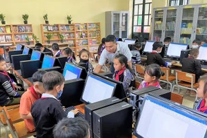 Tại Tuyên Quang, việc đẩy mạnh xây dựng hệ sinh thái số, kết nối với các nguồn tài nguyên học tập mở trong dạy học đã giúp học sinh tiếp cận kho tàng kiến thức toàn cầu. (Ảnh: Sở Giáo dục và Đào tạo)