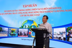 Phó Cục trưởng Cục Quản lý đê điều và Phòng, chống thiên tai Nguyễn Văn Tiến phát biểu tại lớp tập huấn.