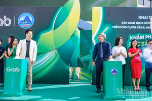 Lễ khai trương Sàn giao dịch “OCOP - Đặc sản Đà Nẵng” trên ứng dụng Grab, đồng thời công bố mô hình “Chợ Cồn chuyển đổi số”. (Ảnh: TÙNG LÂM)