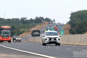 Phương tiện lưu thông trên cao tốc Phan Thiết-Dầu Giây, đoạn qua địa bàn tỉnh Đồng Nai. (Ảnh minh họa: Thiên Vương)