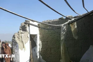Những ngôi nhà tại tỉnh Nangarhar, Afghanistan bị phá hủy sau cuộc không kích của Pakistan, ngày 22/2. (Ảnh: THX/TTXVN)
