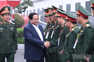 Thủ tướng Chính phủ Phạm Minh Chính và lãnh đạo các bộ, ngành Trung ương đã làm việc với Bộ Quốc phòng về phát triển công nghiệp quốc phòng.
