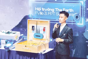 Một startup giới thiệu sản phẩm công nghệ tại sự kiện Techfest 2025.