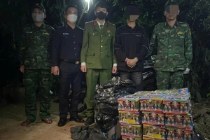 Đối tượng N.Q.B. bị bắt giữ cùng tang vật 557kg pháo lậu.