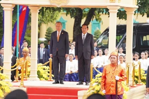 Lễ đón Tổng Bí thư Tô Lâm thăm cấp Nhà nước tới Vương quốc Campuchia được tổ chức trọng thể tại Hoàng cung ở thủ đô Phnom Penh. (Ảnh: Đinh Trường)