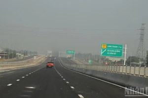 Các đơn vị chức năng đang khẩn trương hoàn thiện những hạng mục để có thể khai thác tạm cao tốc Biên Hòa-Vũng Tàu dịp Tết.