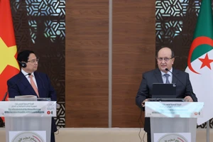 Thủ tướng Sifi Ghrieb đánh giá cao những kết quả trong chuyến thăm của Thủ tướng Phạm Minh Chính, đặc biệt là việc nâng cấp quan hệ song phương lên Đối tác Chiến lược. (Ảnh: VGP/Nhật Bắc)