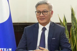 Bộ trưởng Ngoại giao Lào Thongsavanh Phomvihane trả lời phỏng vấn. (Ảnh: Xuân Tú/TTXVN)