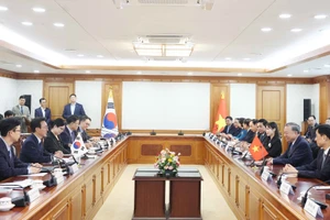 Tổng Bí thư Tô Lâm hội kiến Thủ tướng Hàn Quốc Kim Min Seok. (Ảnh: Thống Nhất/TTXVN)