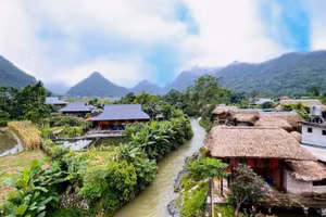 Một góc thung lũng Lâm Thượng bên dòng Khuổi Nọi.