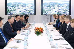 Tổng Bí thư Tô Lâm làm việc với Ban lãnh đạo Đại học Aalto. (Ảnh: Thống Nhất/TTXVN)