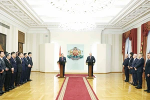 Tổng Bí thư Tô Lâm và Tổng thống Cộng hòa Bulgaria Rumen Radev gặp gỡ báo chí. (Ảnh: Thống Nhất/TTXVN)