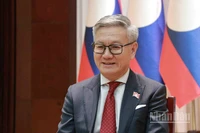 Bộ trưởng Ngoại giao Lào Thongsavanh Phomvihane trả lời phỏng vấn phóng viên Báo Nhân Dân thường trú tại Lào. (Ảnh: DUY TOÀN)